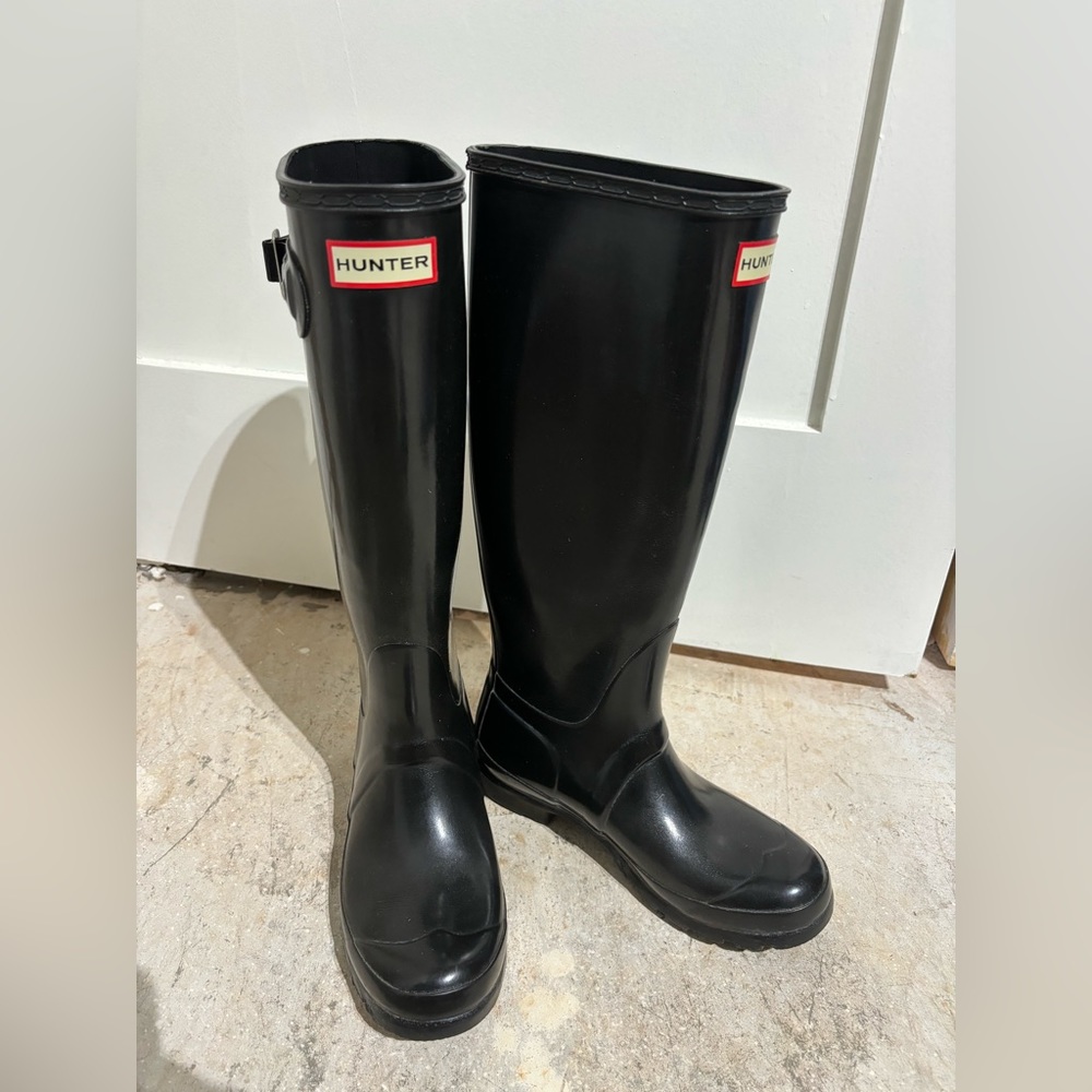 Hunter Women's Original Tall Gloss Rain Boots size 6 black